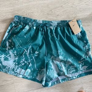 Nike Dri Fit running shorts. Mineral Teal. Splattered pattern. 4” rise Men’s xxl